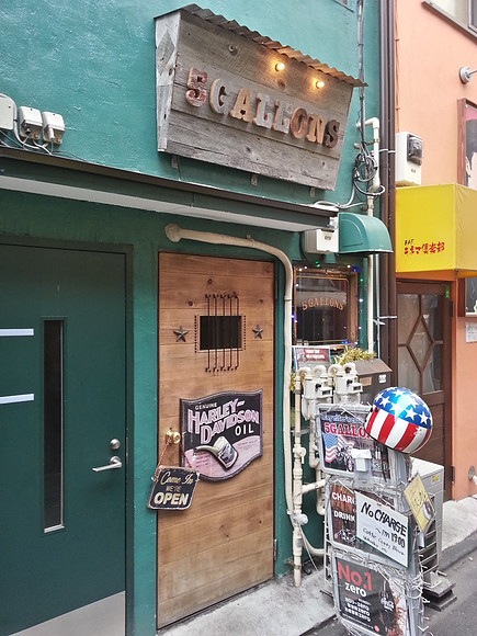 5 Gallons Bar in Golden Gai