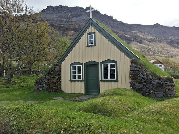 Hof Kirkja