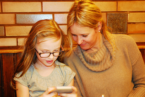 Emma-Leena und Hanna at Frueh Brewery Koeln (Cologne)