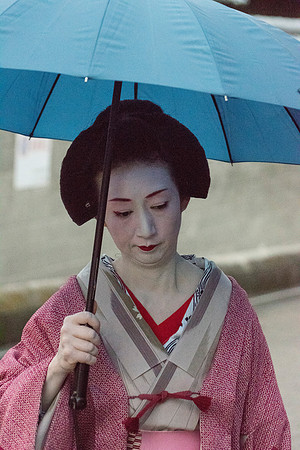 REAL Geisha - not too happy of my pic taking