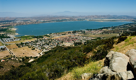 Lake Elsinore - Temecula is south from the lake